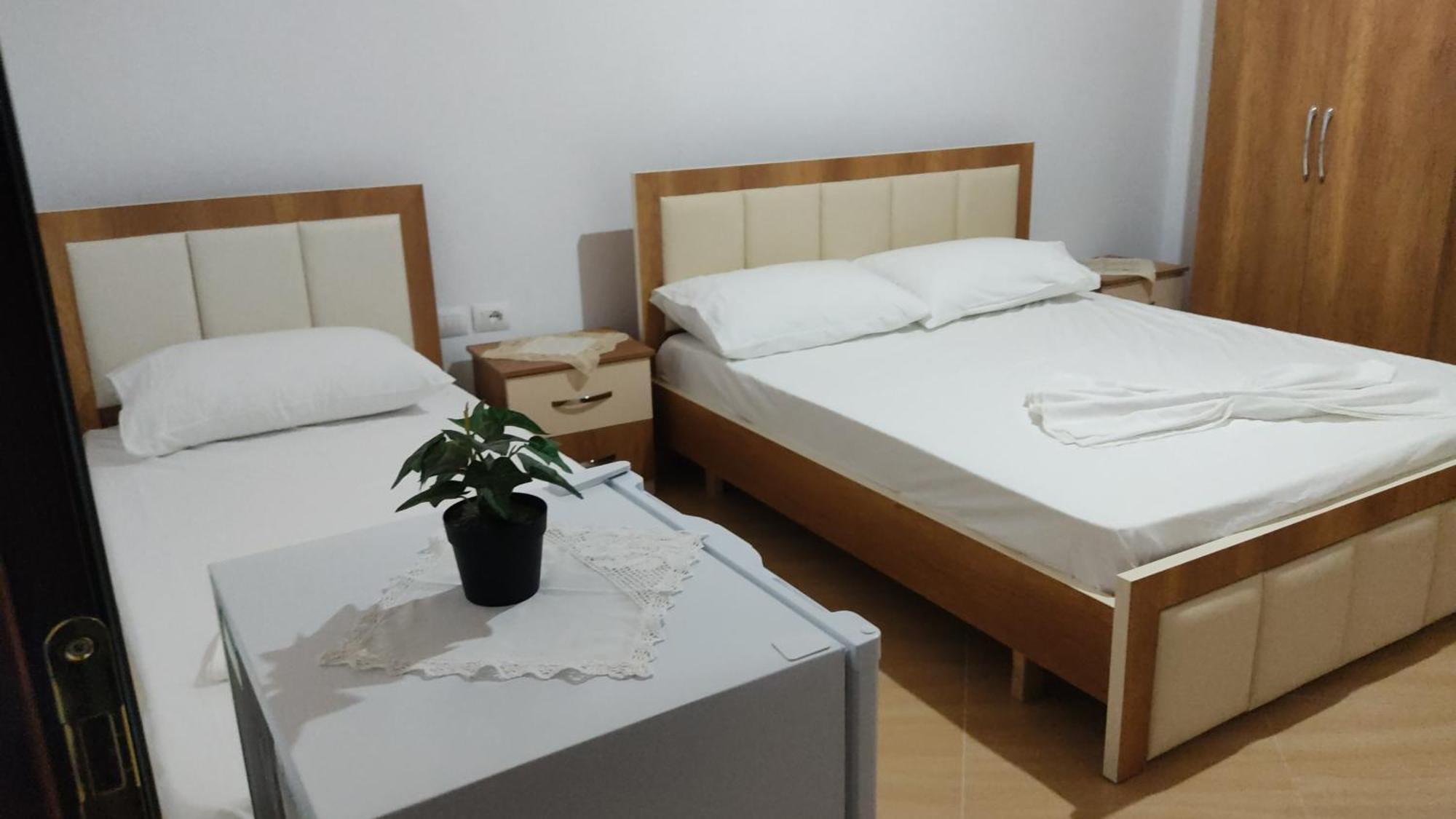 Dino Guest House Gjirokaster Luaran gambar