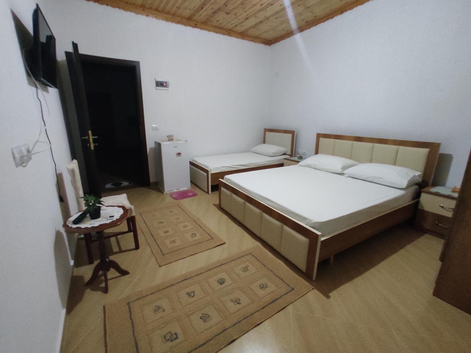Dino Guest House Gjirokaster Luaran gambar