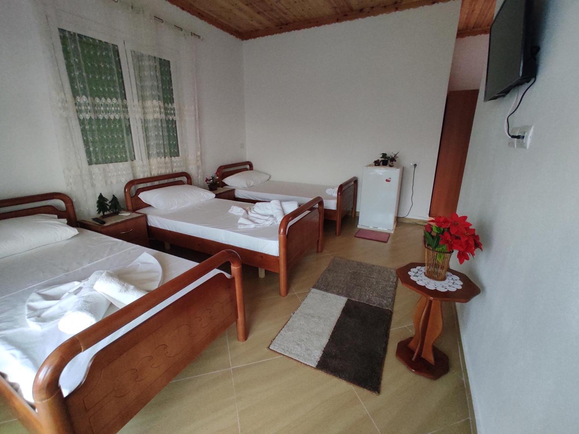 Dino Guest House Gjirokaster Luaran gambar