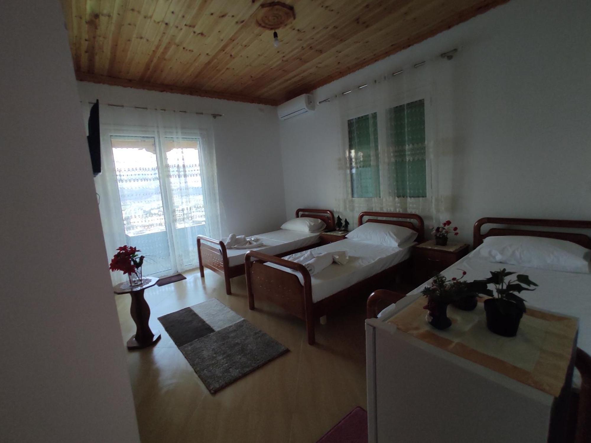 Dino Guest House Gjirokaster Luaran gambar