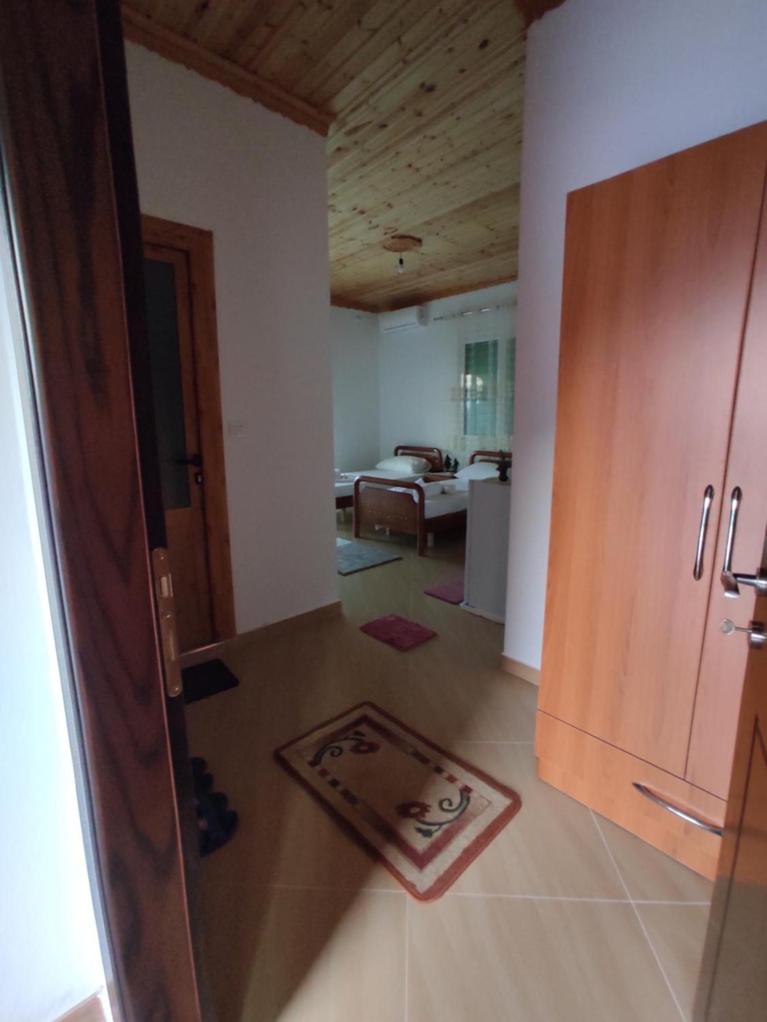 Dino Guest House Gjirokaster Luaran gambar